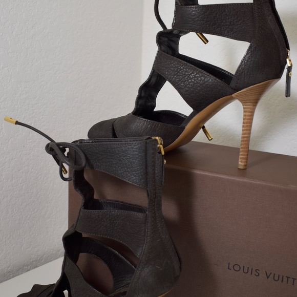 LOUIS VUITTON | Leather | heels |  back ZIPPER - Picture 5 of 10